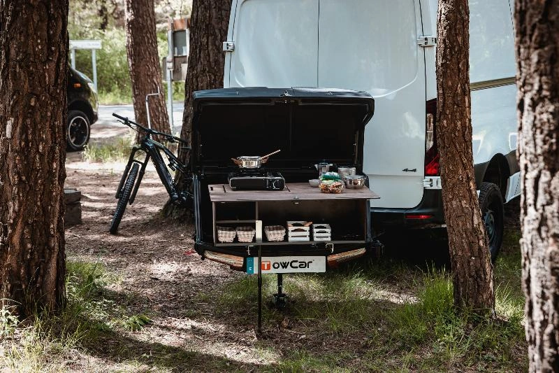 Bagasjeboks for tilhengerfeste TowBox Camper Life Long Black │ med kjøkkenmøbelsett - Lasteboks 400 Liter Image 31