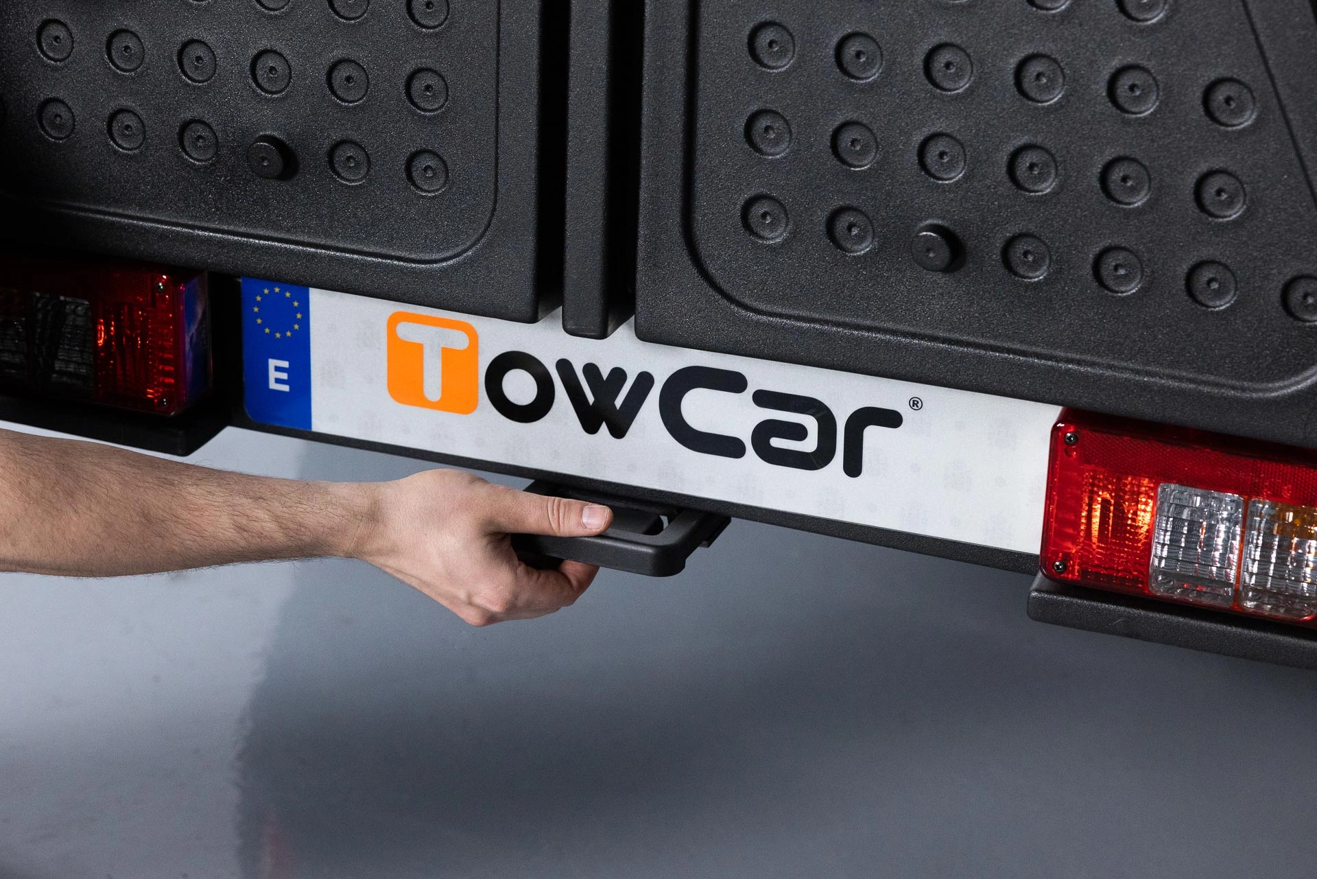 Bagasjeboks for tilhengerfeste TowBox V2 Urban Black │ Lasteboks 390 Liter – bilde 18