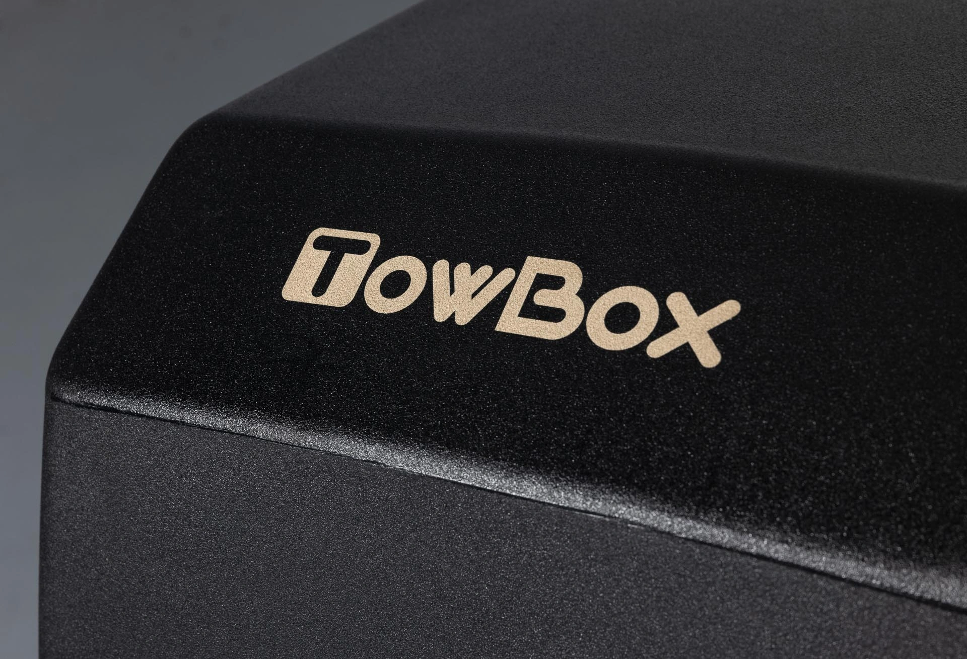 Bagasjeboks for tilhengerfeste TowBox V3 Urban Black │ Lasteboks 400 Liter Image 12