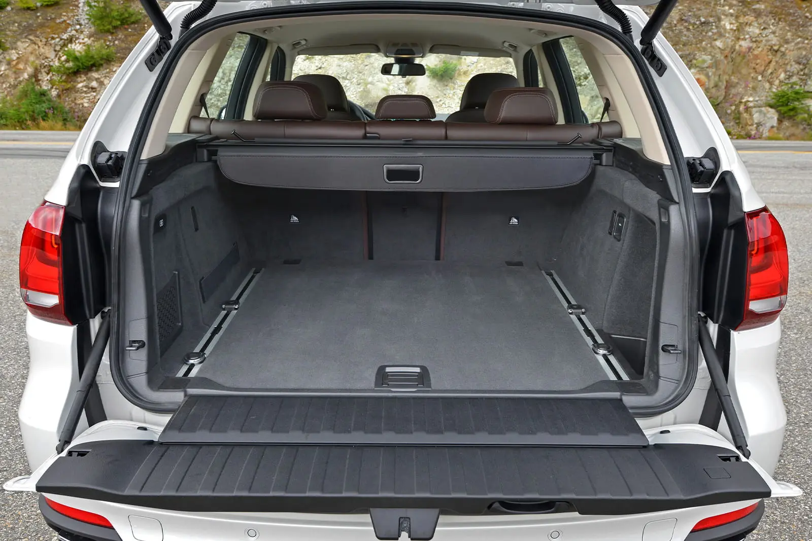 Bagasjerom rollon BMW X5 (E70) 2006 - 2013 / BMW X5 (F15) 2013 - 2018 │ Uttrekkbart bagasjeromstrekk