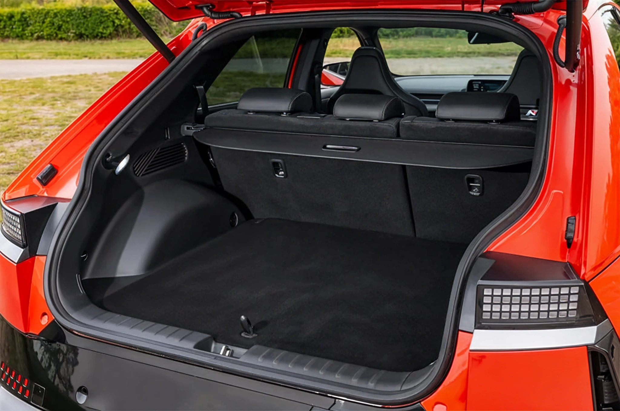 Bagasjerom rollon Hyundai Ioniq 5 2021 -> │ Uttrekkbart bagasjeromstrekk Image 1