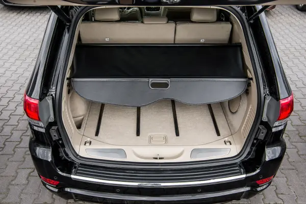 Bagasjerom rollon Jeep Grand Cherokee IV (WK2) 2010 - 2021 │ Uttrekkbart bagasjeromstrekk