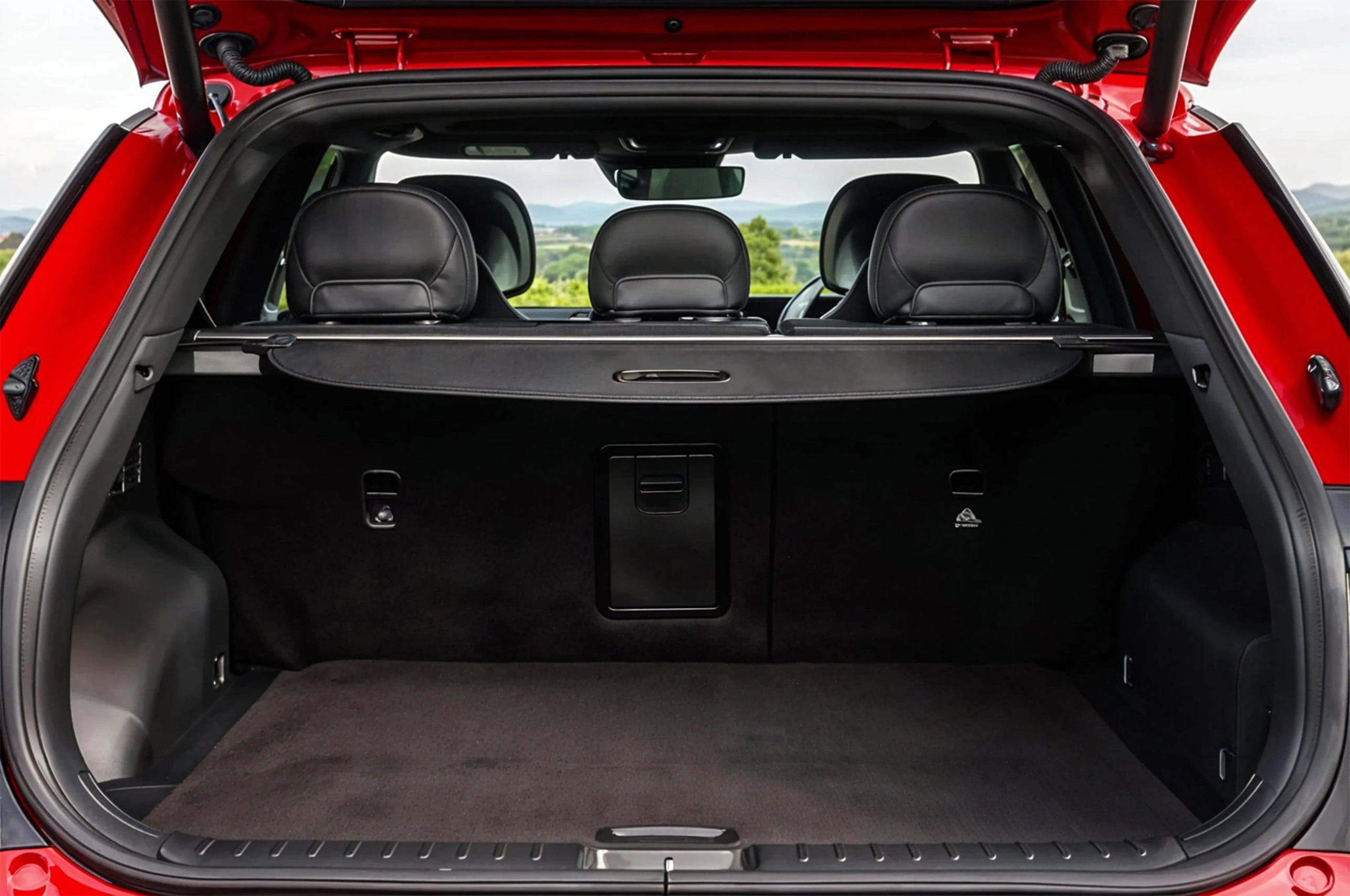 Bagasjerom rollon Kia EV6 2021 -> │ Uttrekkbart bagasjeromstrekk