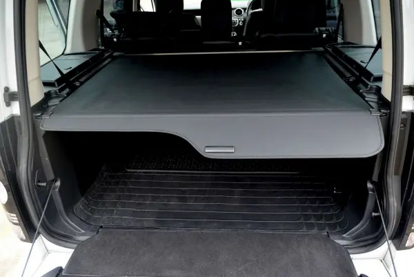 Bagasjerom rollon Land Rover Discovery 3 / 4 (L319) 2004 - 2016 │ Uttrekkbart bagasjeromstrekk Image 1