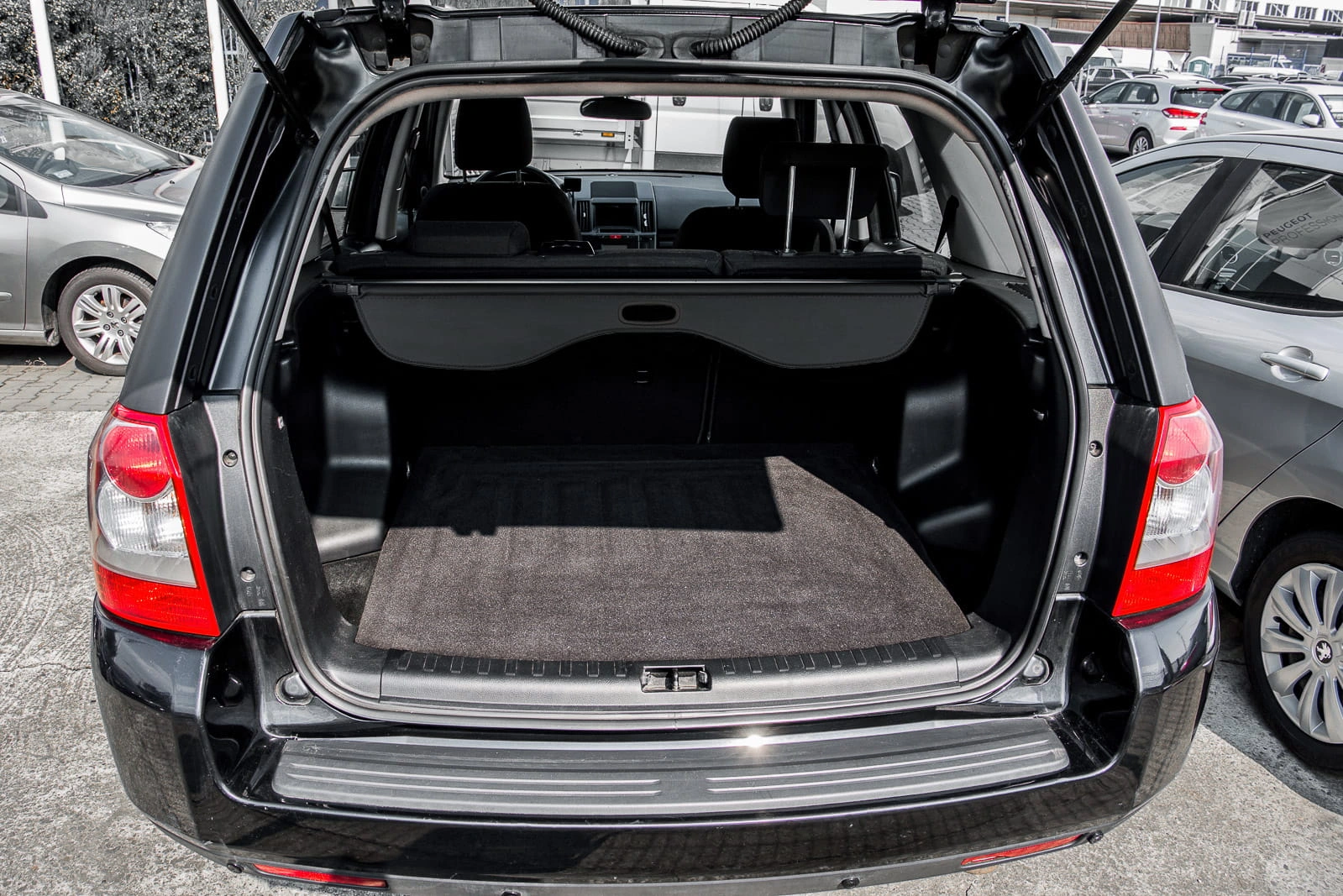 Bagasjerom rollon Land Rover Freelander II 2007 - 2014 │ Uttrekkbart bagasjeromstrekk – bilde 2