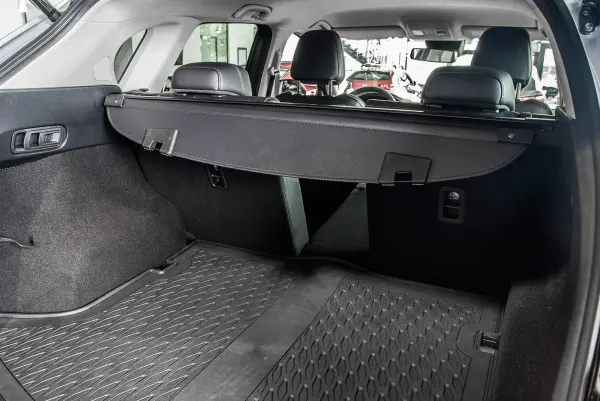 Bagasjerom rollon Mazda CX-5 II 2017 -> │ Uttrekkbart bagasjeromstrekk – bilde 2
