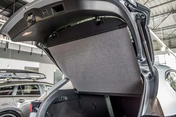 Bagasjerom rollon Mazda CX-5 II 2017 -> │ Uttrekkbart bagasjeromstrekk – bilde 4