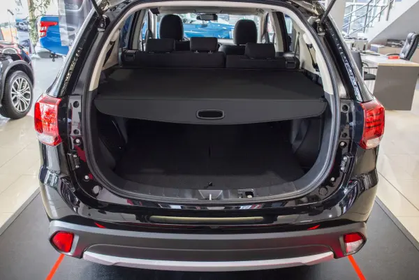 Bagasjerom rollon Mitsubishi Outlander III 2012 - 2022  | Black │ Uttrekkbart bagasjeromstrek (Ikke for biler med elektrisk bakluke og subwoofer)