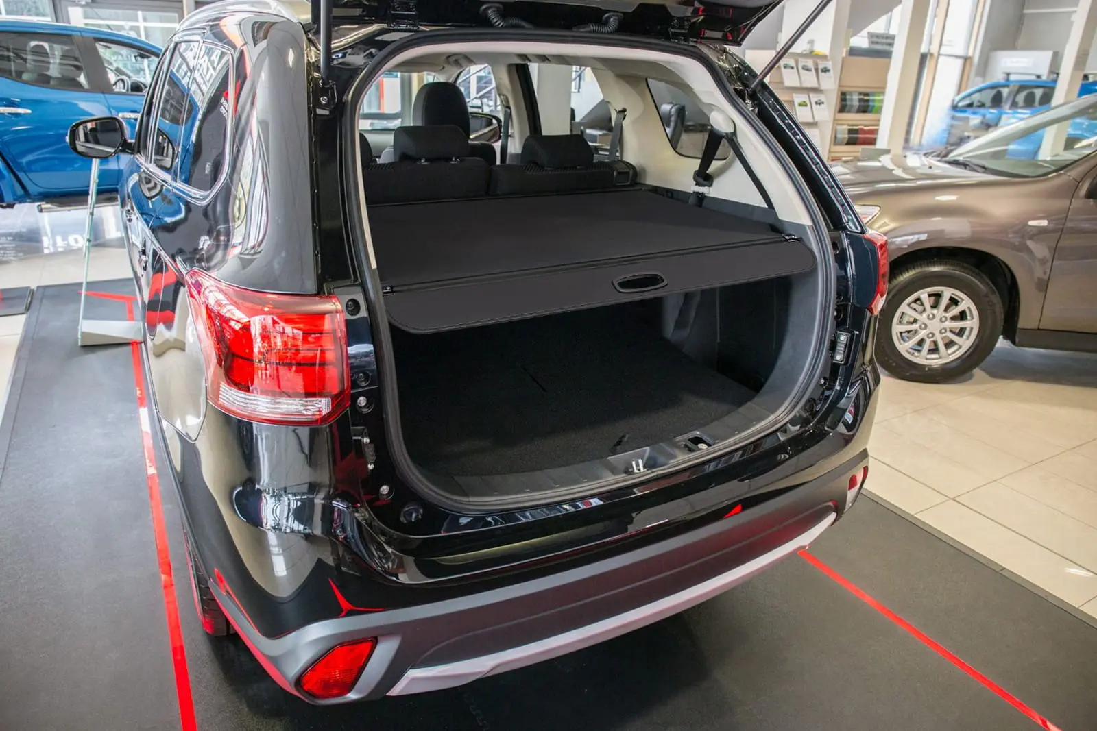 Bagasjerom rollon Mitsubishi Outlander III 2012 - 2022 | versjon med elektrisk bakluke │ Uttrekkbart bagasjeromstrekkke I Verson uten subwoofer – bilde 2
