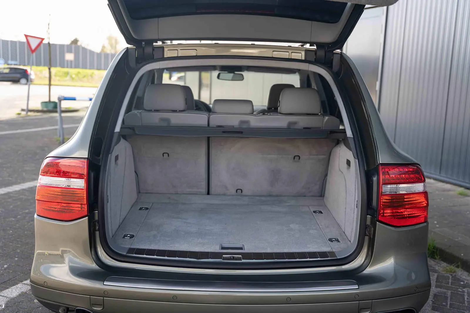 Bagasjerom rollon Porsche Cayenne I (9PA) 2002 - 2010 │ Uttrekkbart bagasjeromstrekk