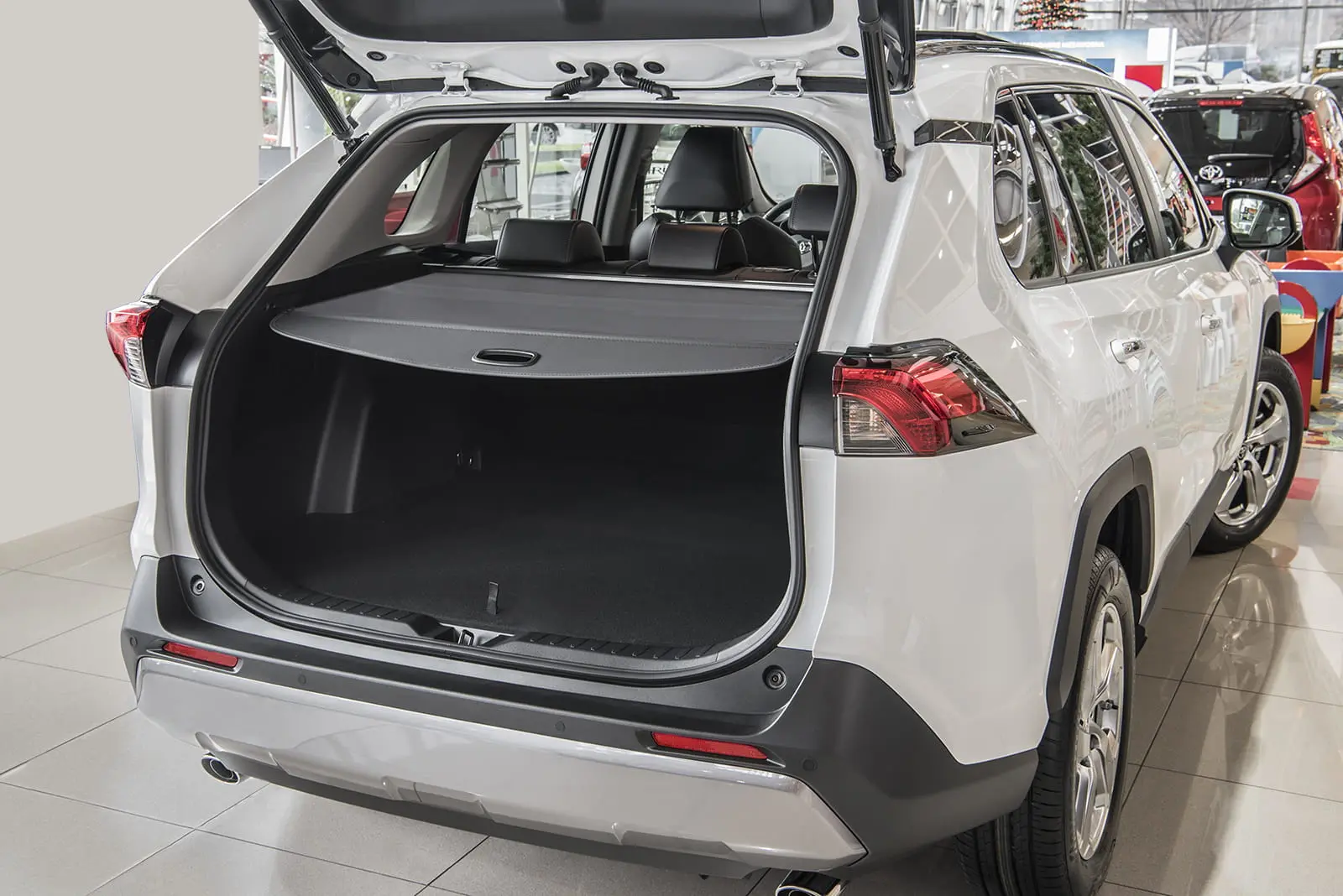 Bagasjerom rollon Toyota RAV4 V 2019 -> / Toyota RAV4 Plug-in Hybrid 2020 -> │ Uttrekkbart bagasjeromstrekk Image 3