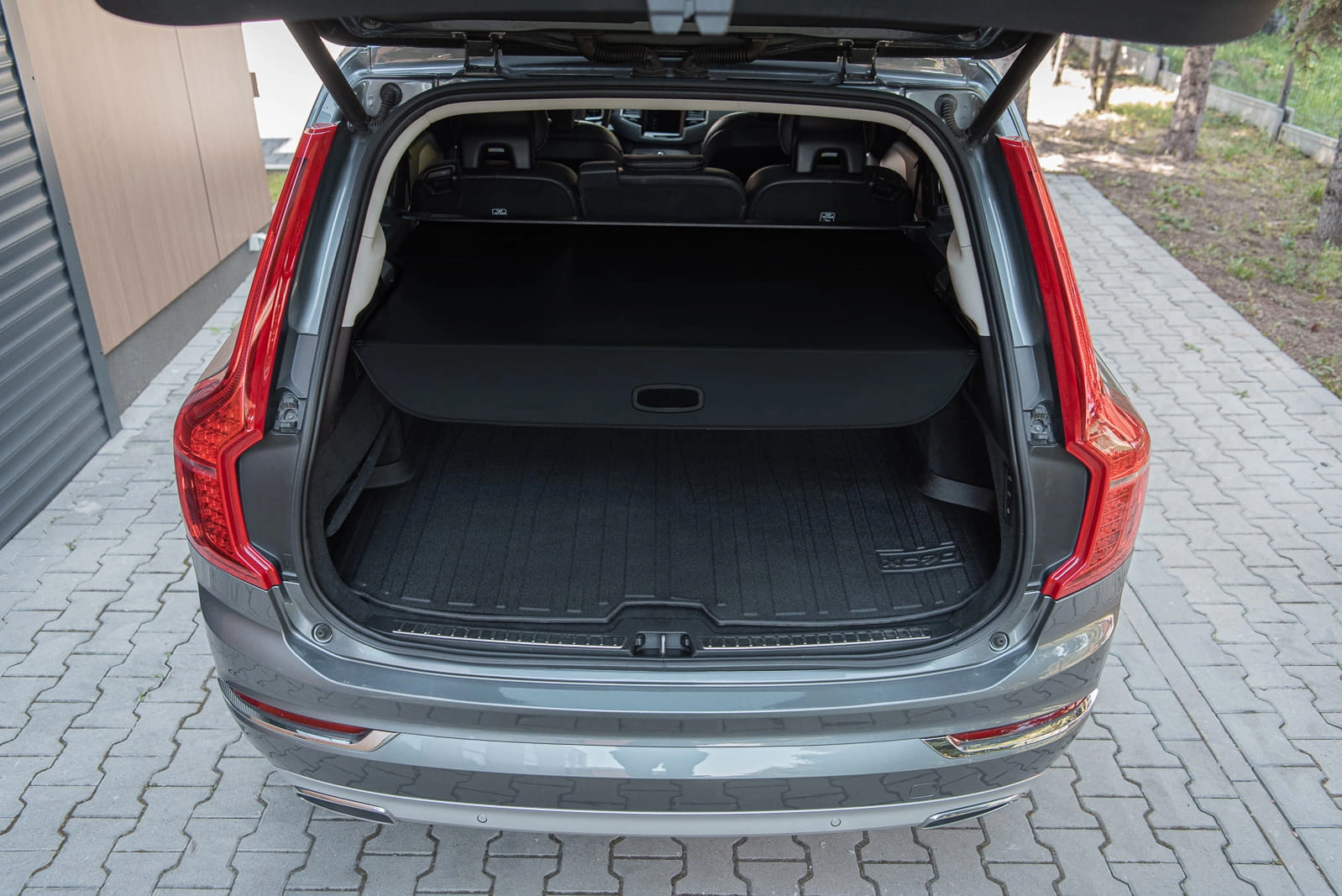 Bagasjerom rollon Volvo XC90 II 2014 -> │ Uttrekkbart bagasjeromstrekk