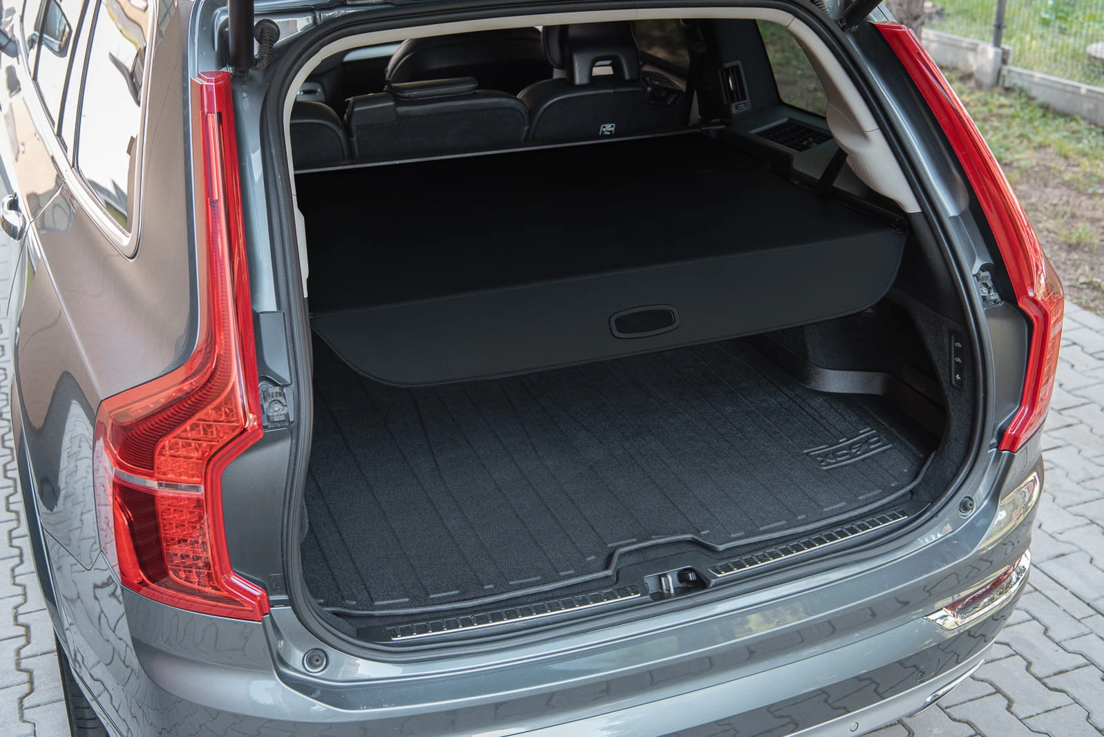 Bagasjerom rollon Volvo XC90 II 2014 -> │ Uttrekkbart bagasjeromstrekk Image 4