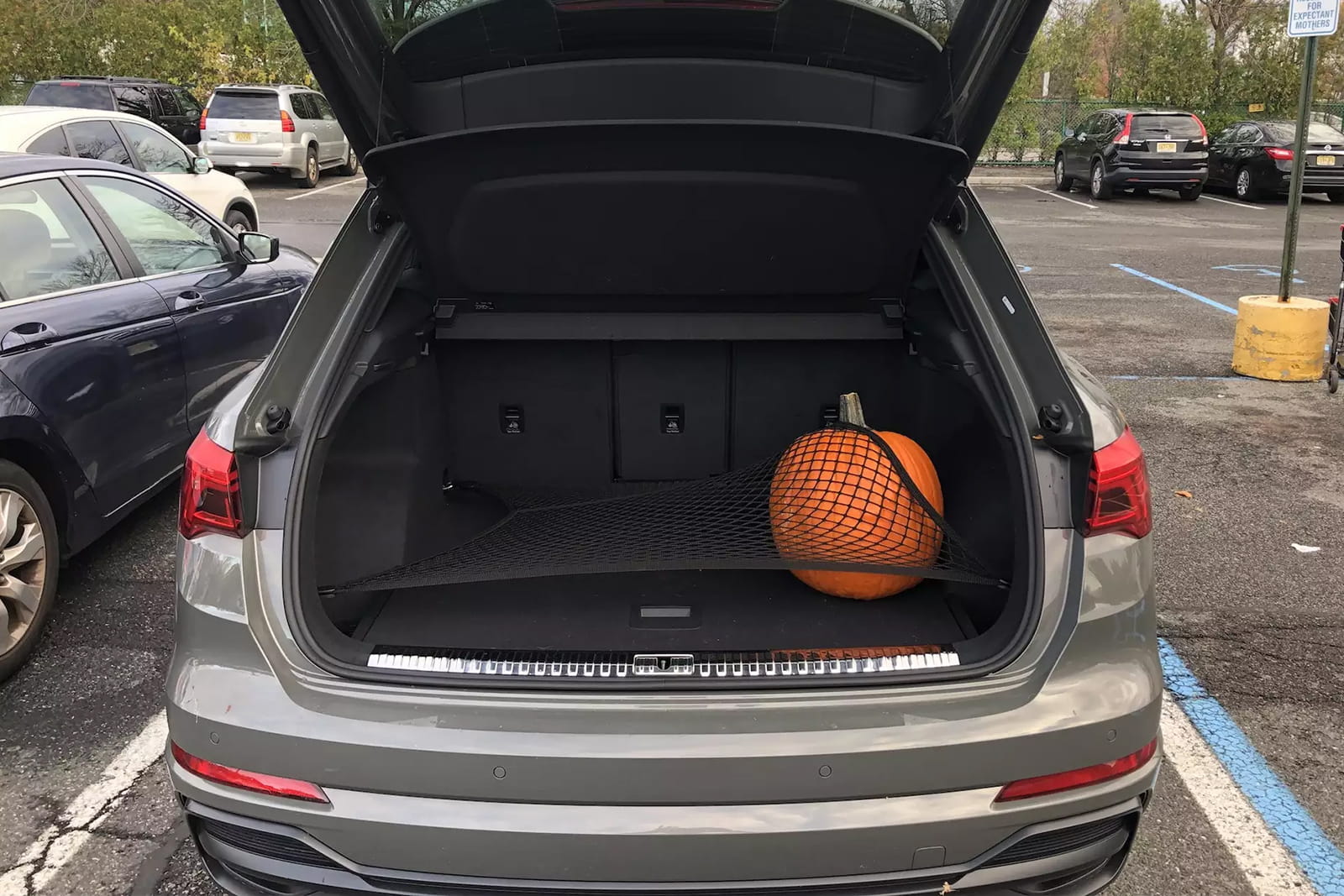 Bagasjeromshylle Audi Q3 (F3) 2018 - 2025