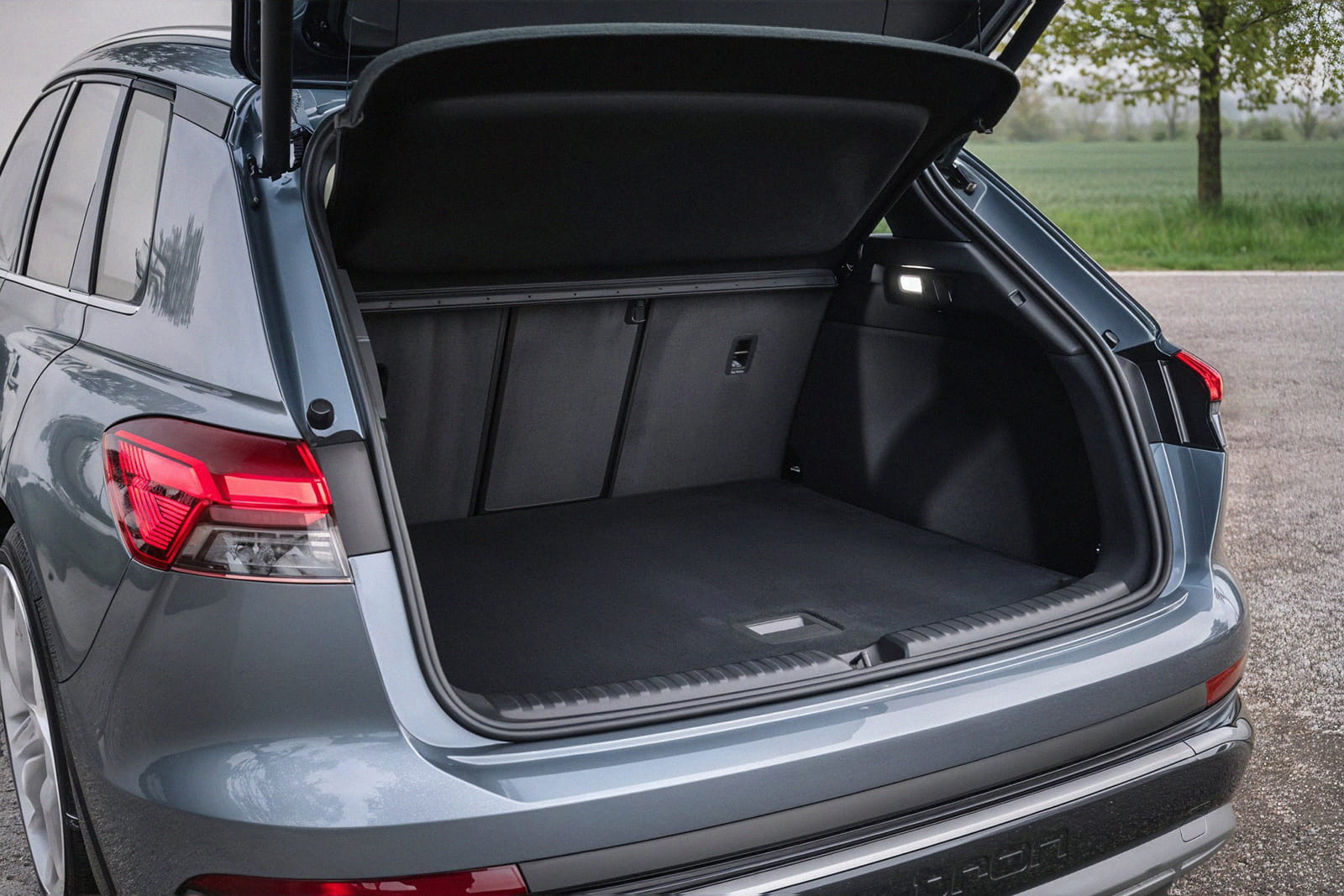Bagasjeromshylle Audi Q4 E-Tron (F4) 2021 ->