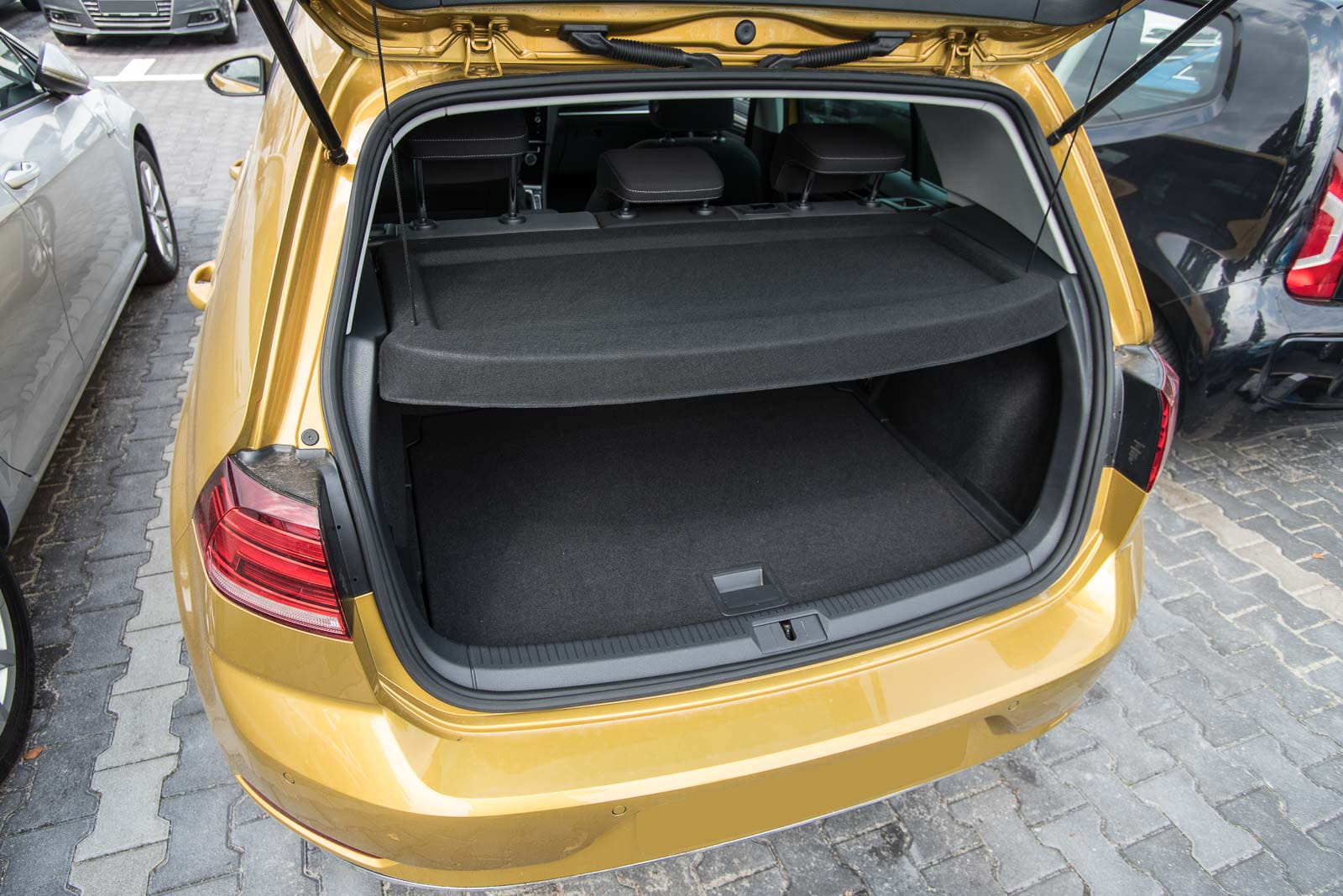 Bagasjeromshylle VW Golf VII (5G) 2012 - 2020 – bilde 2