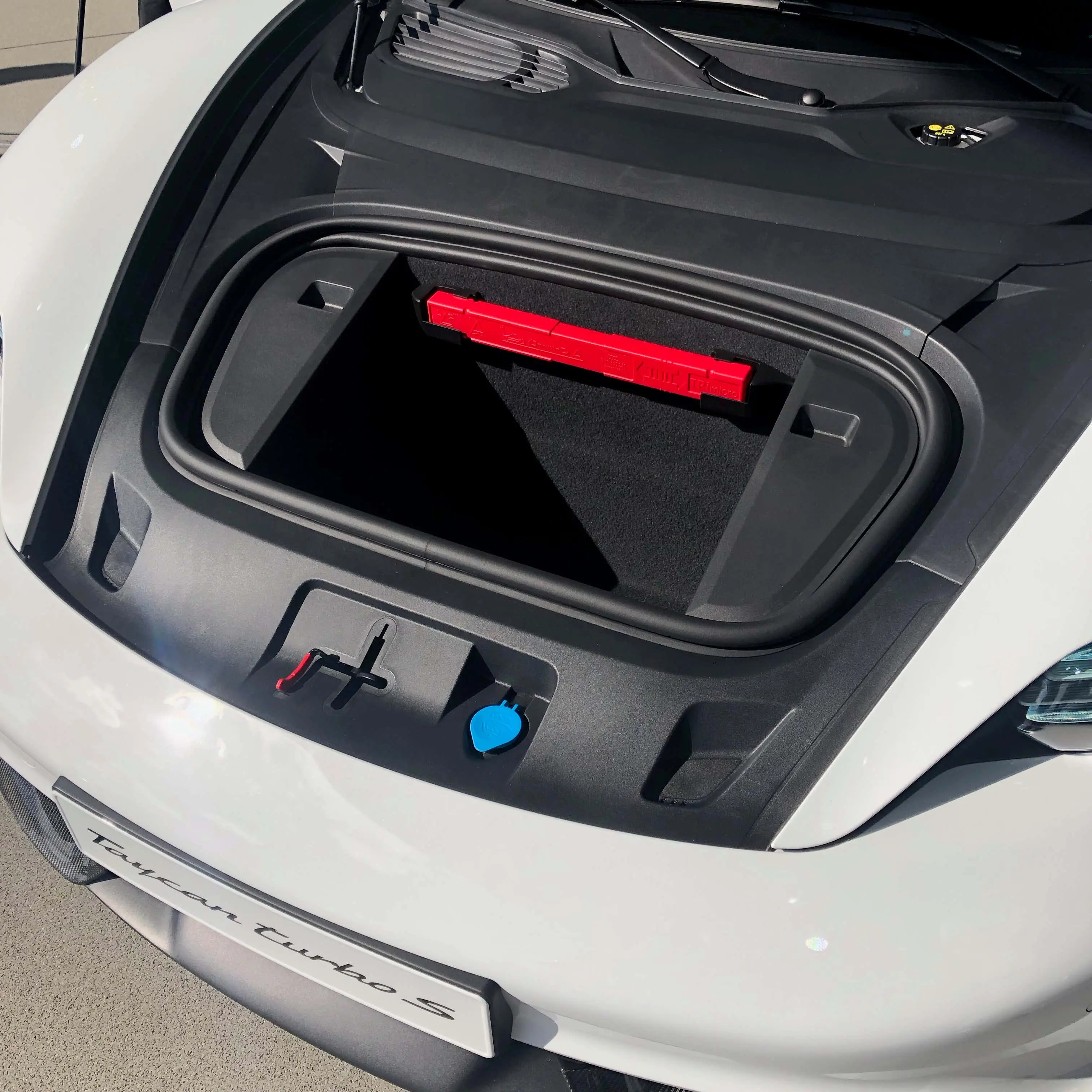 Bagasjeromsmatte foran OEM Porsche Taycan 2019 -> Image 1