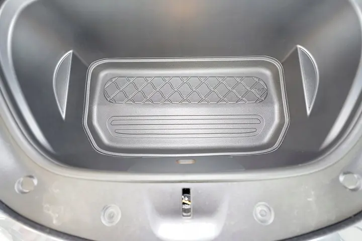 Bagasjeromsmatte foran Tesla Model Y 2020 -> │ Guardliner Image 2