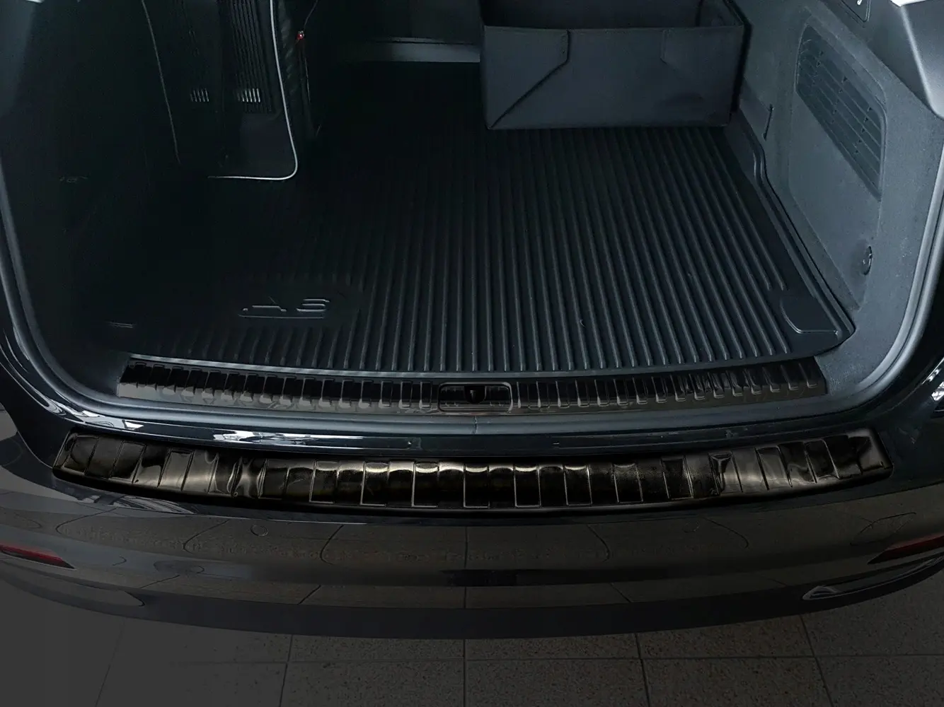 Bakfangerbeskytter Audi A6 C8 Avant 2018 - 2025 – bilde 3