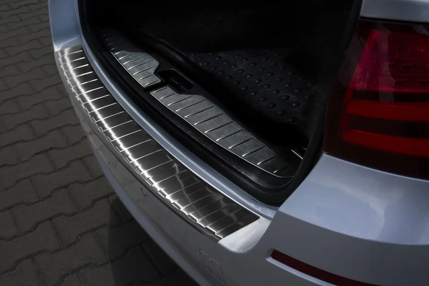 Bakfangerbeskytter BMW 5 (F11) Touring 2010 - 2017 │ Black Edition