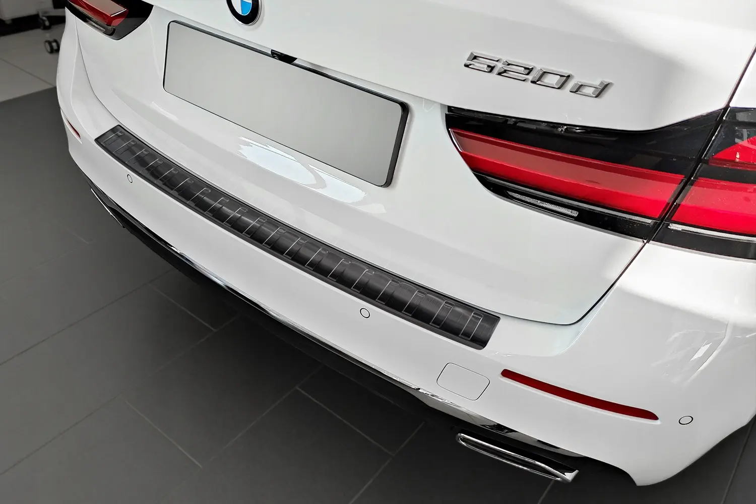 Bakfangerbeskytter BMW 5 (G31) Touring 2020 - 2023 │ Black Edition – bilde 3