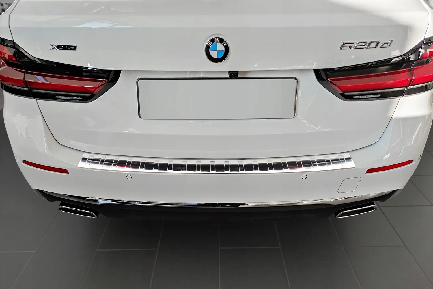 Bakfangerbeskytter BMW 5 (G31) Touring 2020 - 2023 │ Chrome Edition – bilde 2