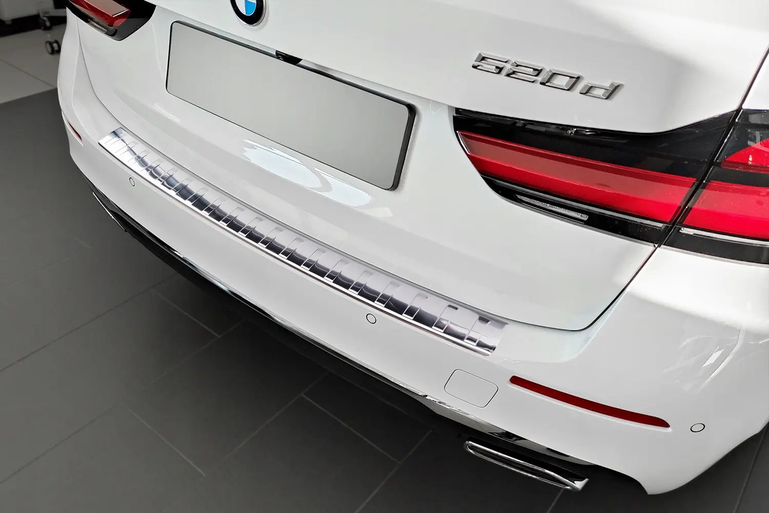 Bakfangerbeskytter BMW 5 (G31) Touring 2020 - 2023 │ Chrome Edition – bilde 3