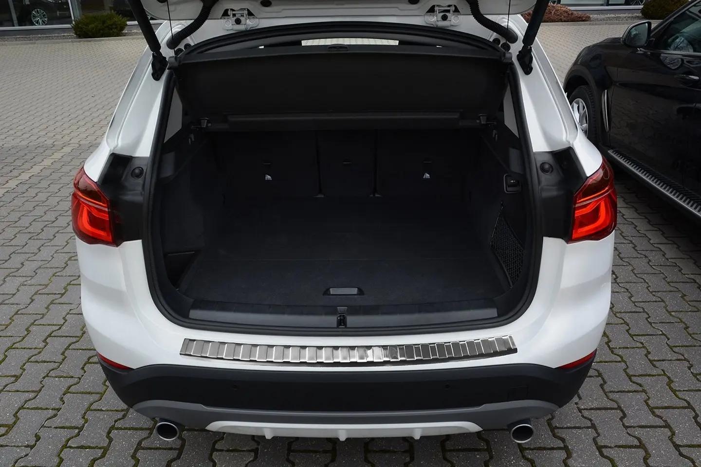 Bakfangerbeskytter BMW X1 (F48) 2015 - 2022 │ Silver Edition – bilde 2