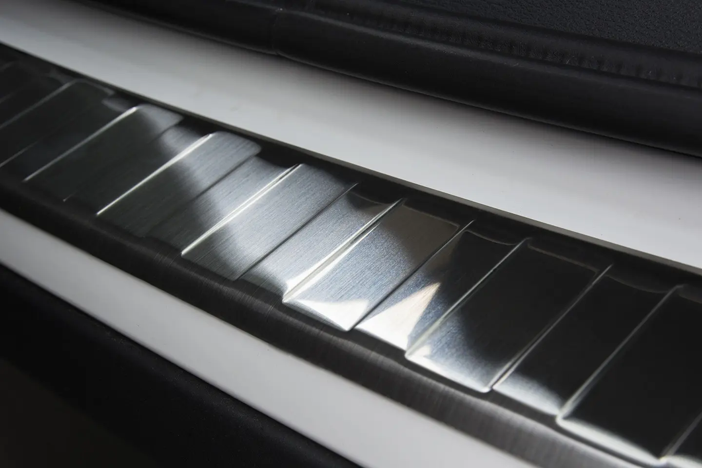 Bakfangerbeskytter BMW X1 (F48) 2015 - 2022 │ Silver Edition – bilde 3