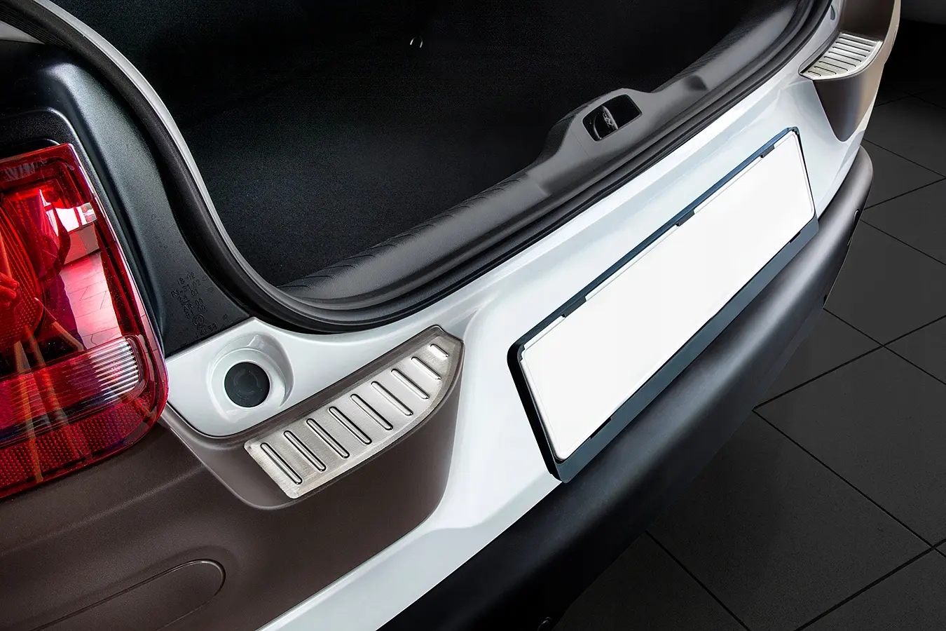 Bakfangerbeskytter Citroen C4 CACTUS 2014-2018 – bilde 2
