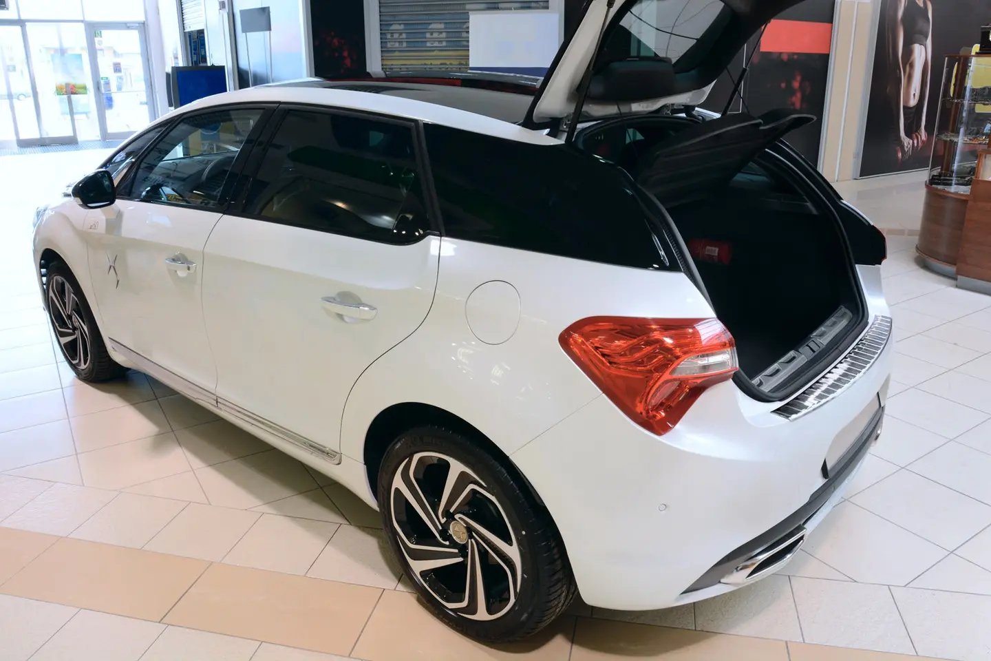 Bakfangerbeskytter Citroen DS5 2011 - 2015 / DS 5 2015 - 2018 – bilde 7