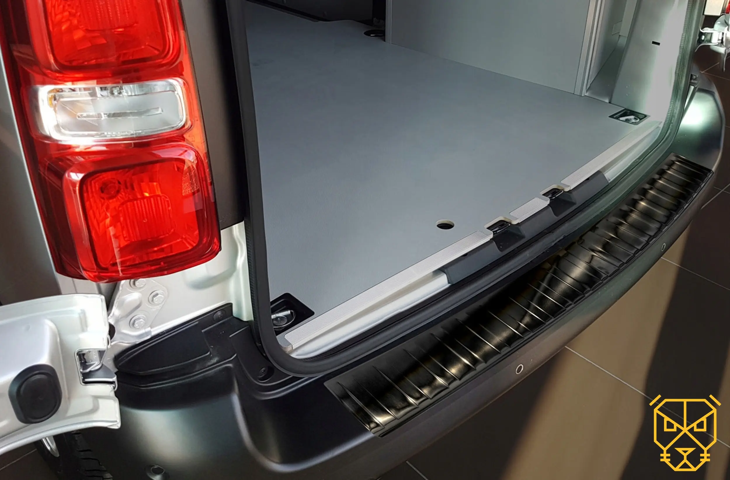 Bakfangerbeskytter Citroen Jumpy III 2016 -> / Toyota Proace Verso II 2016 -> / Peugeot Expert III 2016 ->