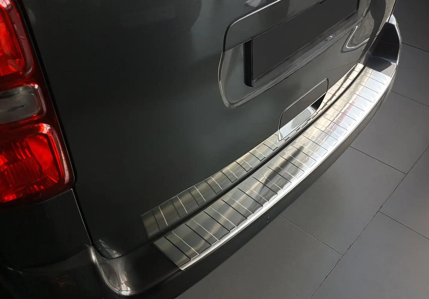 Bakfangerbeskytter CITROEN SPACE TOURER 2016-> / PEUGEOT TRAVELLER II 2016->/ Toyota Proace Verso 2016 -> / OPEL VIVARO 2019->