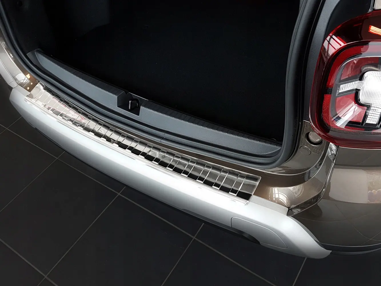 Bakfangerbeskytter Dacia Duster II 2017 - 2023