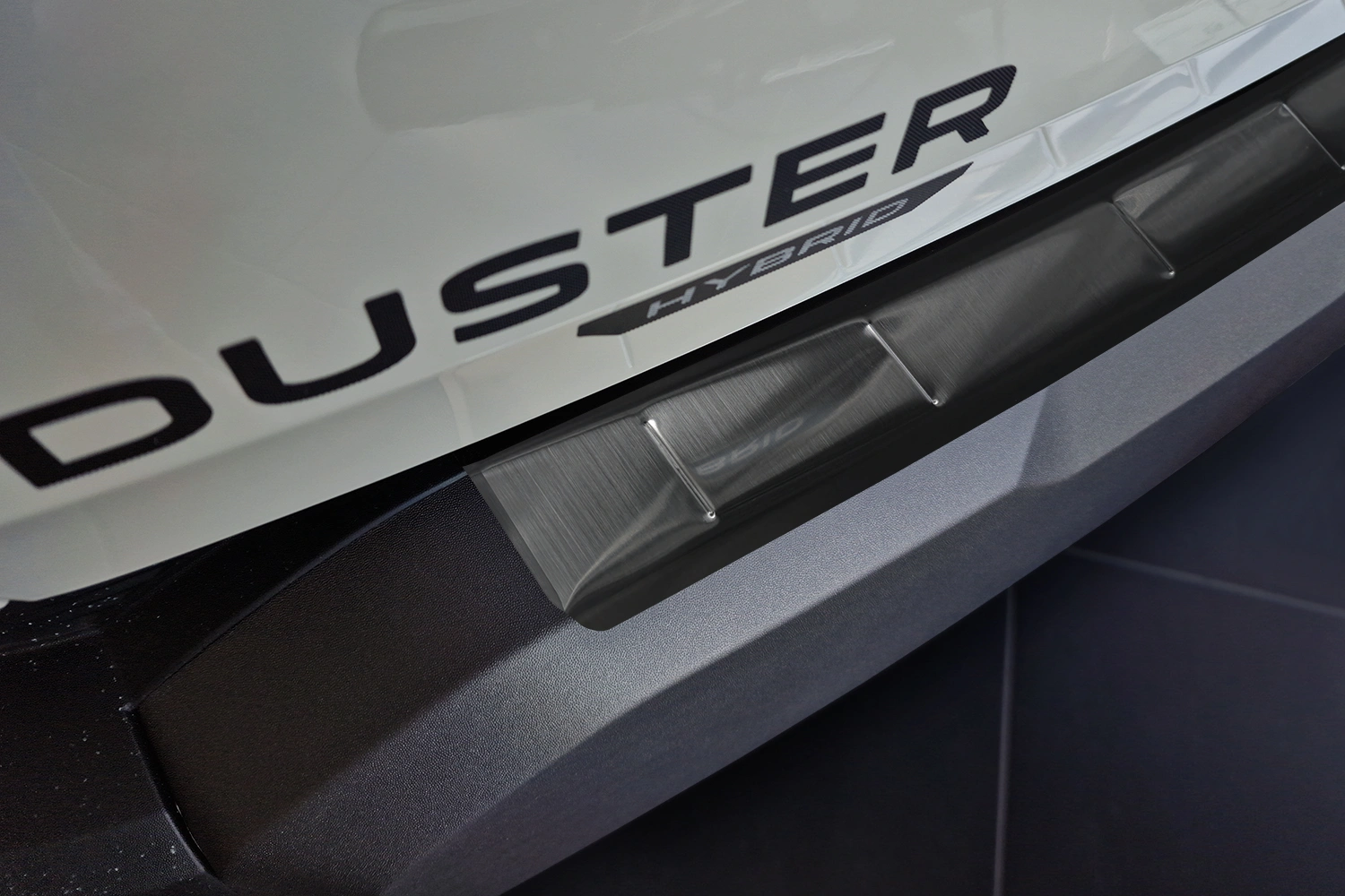 Bakfangerbeskytter Dacia Duster III 2024 -> │ Black Edition