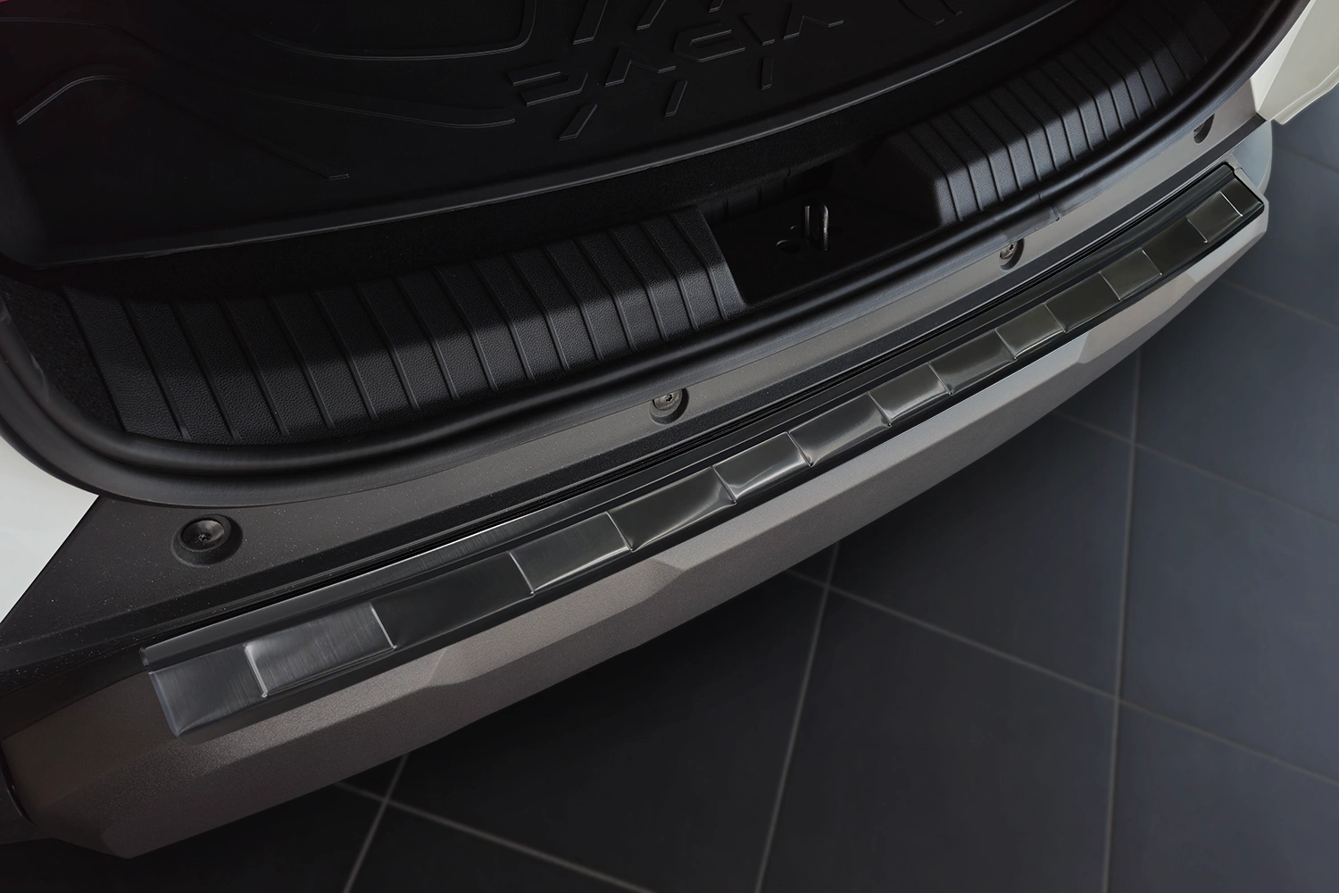Bakfangerbeskytter Dacia Duster III 2024 -> │ Black Edition – bilde 3