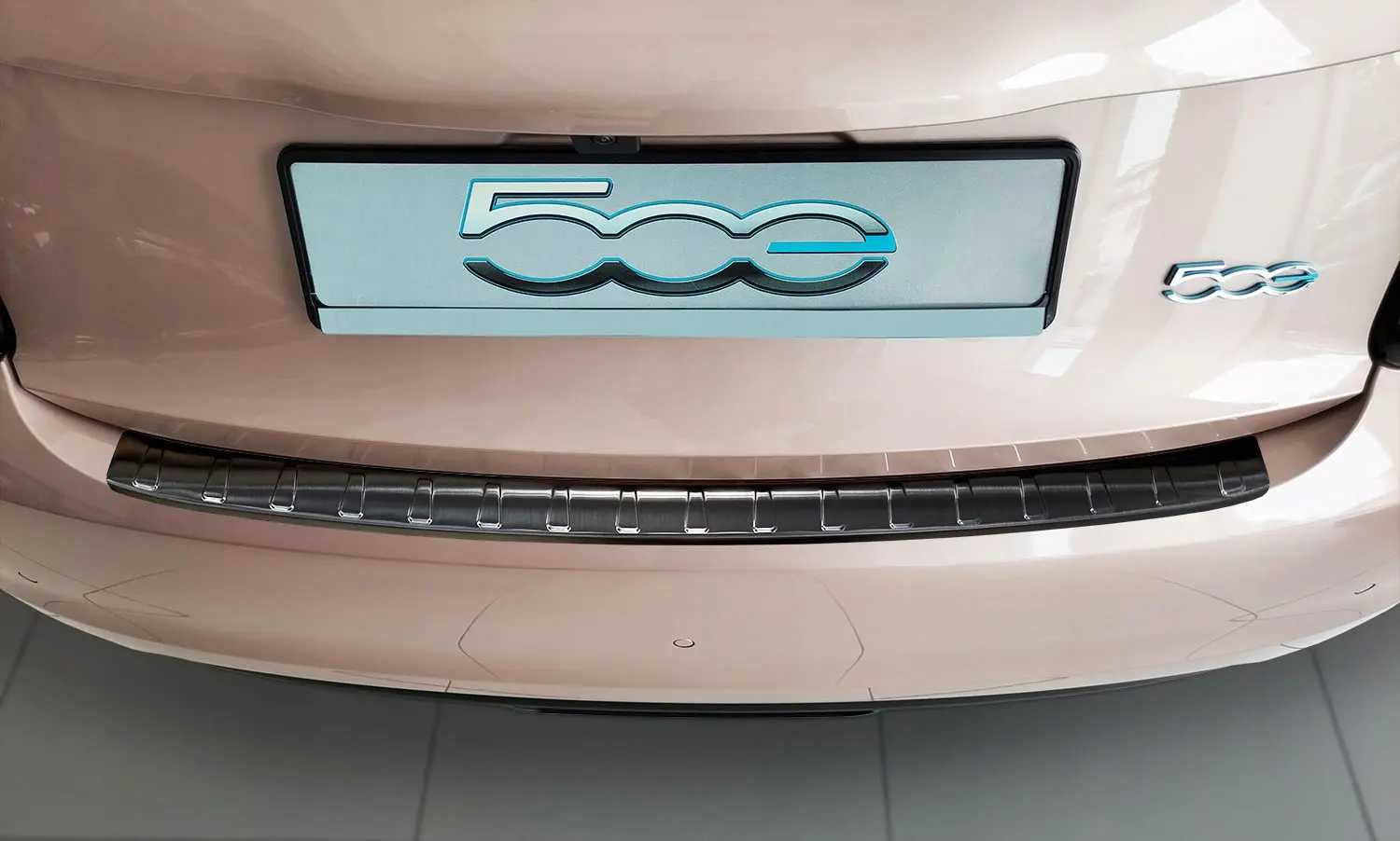 Bakfangerbeskytter Fiat 500e II 2020 -> │ Black Edition