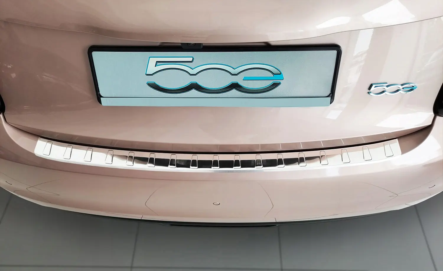 Bakfangerbeskytter Fiat 500e II 2020 -> │ Silver Edition – bilde 3