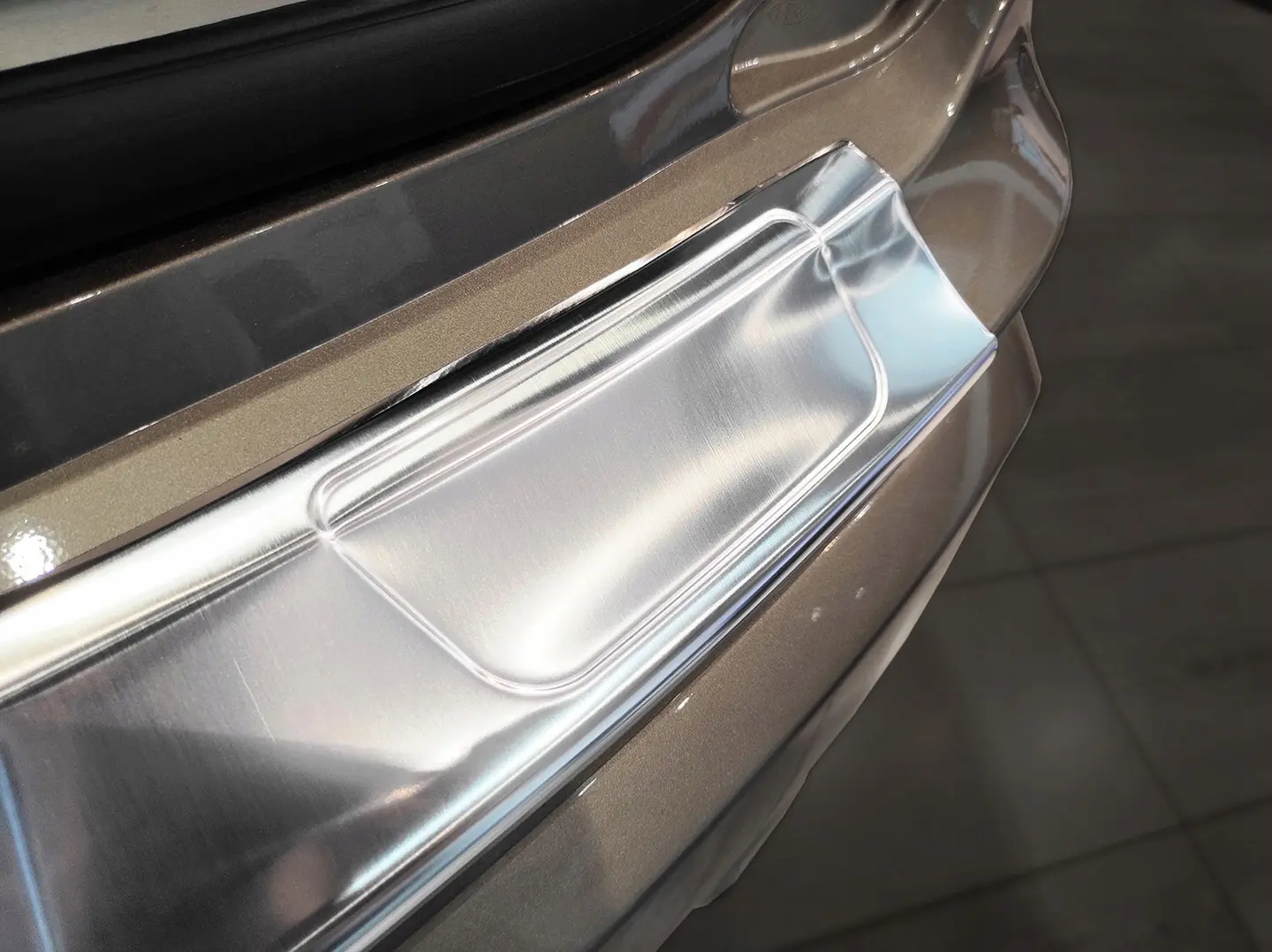 Bakfangerbeskytter Ford Edge II Facelift 2018-> passer til Eu-verjonen – bilde 4
