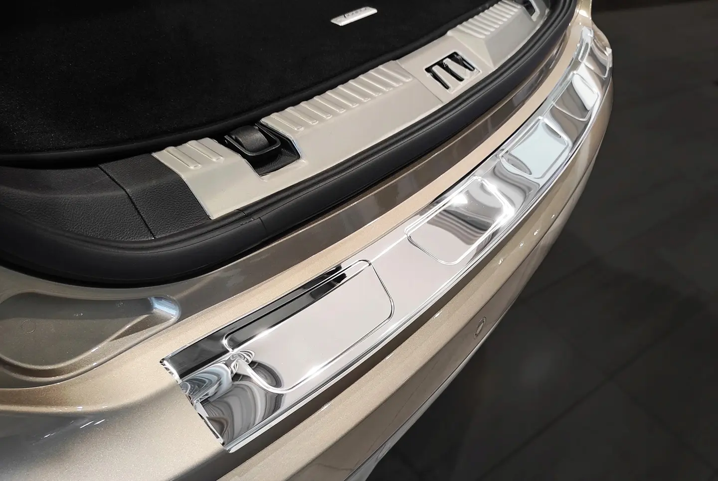 Bakfangerbeskytter Ford Edge II Facelift 2018-> passer til Eu-verjonen