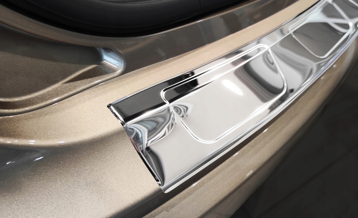 Bakfangerbeskytter Ford Edge II Facelift 2018-> passer til Eu-verjonen – bilde 4