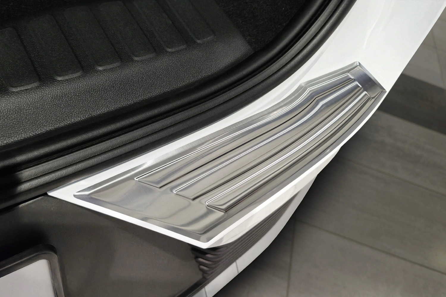 Bakfangerbeskytter Ford Explorer EV 2023 -> │ Sølv - Silver Steel Edition – bilde 4