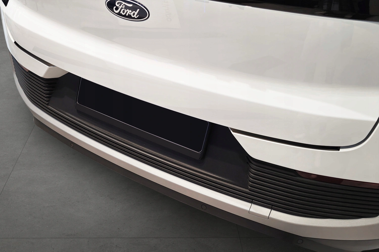 Bakfangerbeskytter Ford Explorer EV 2023 -> │ Sort - Black Edition – bilde 2