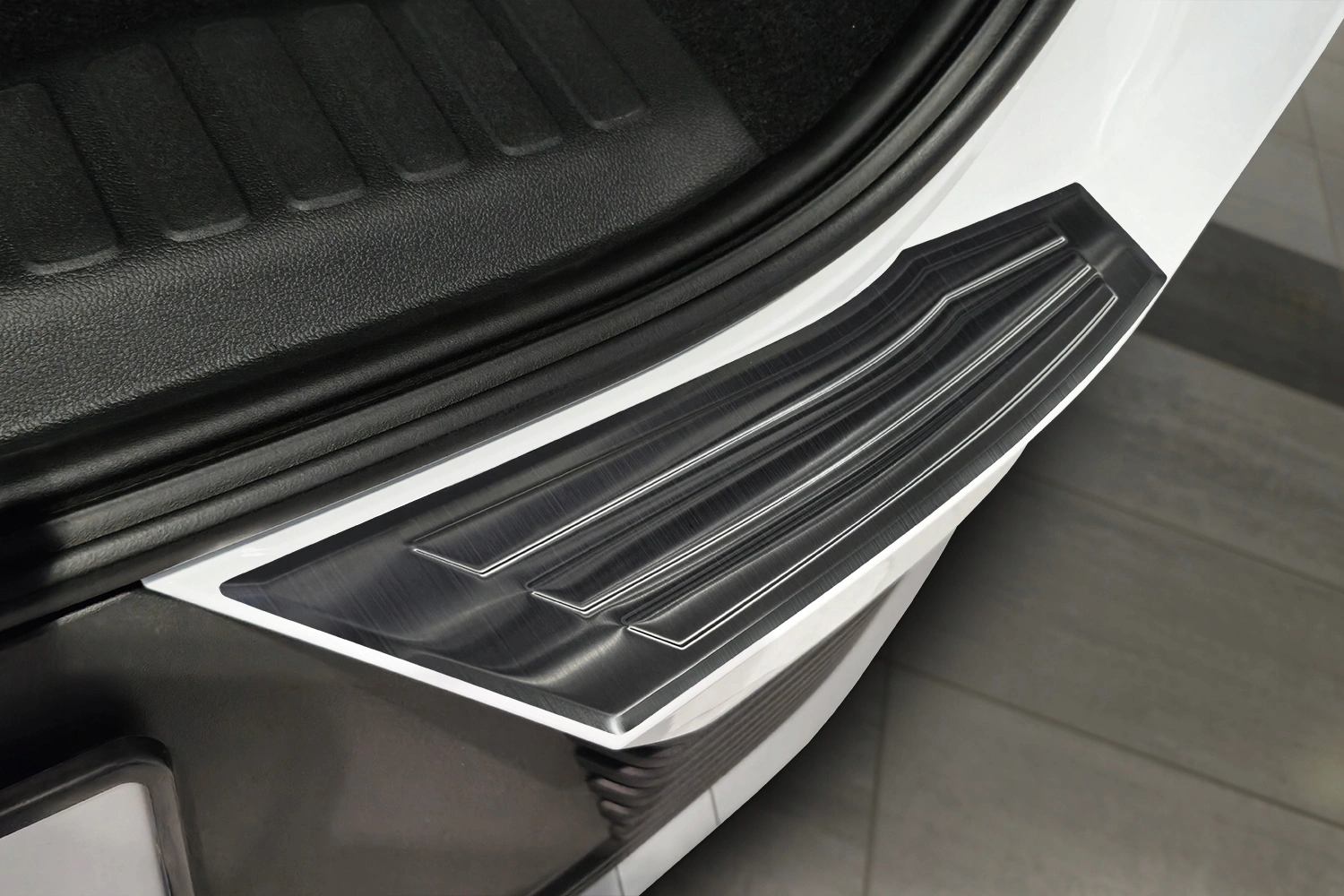Bakfangerbeskytter Ford Explorer EV 2023 -> │ Sort - Black Edition – bilde 3