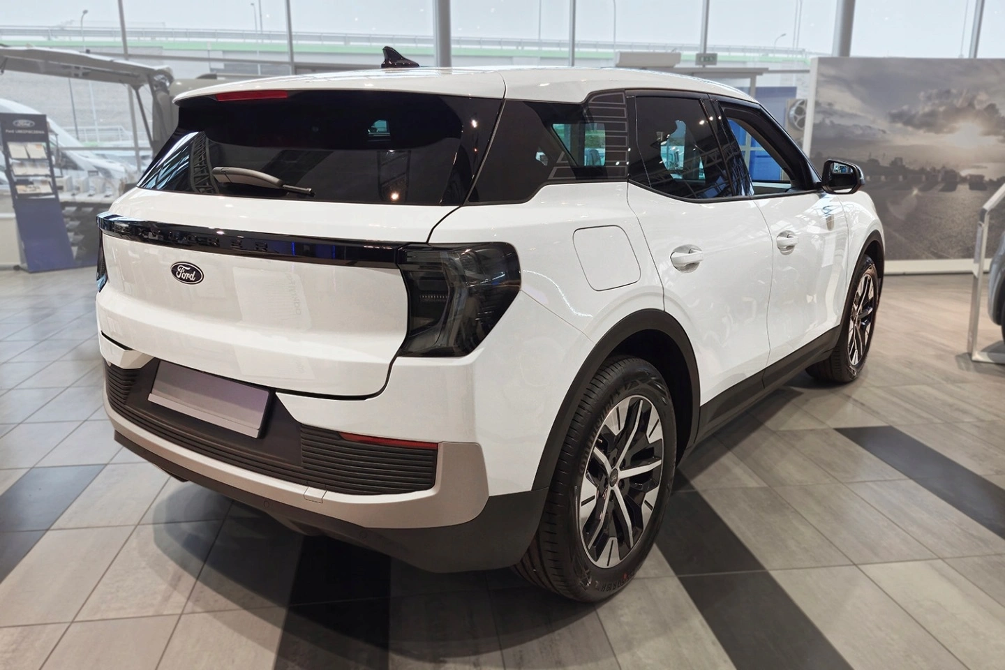 Bakfangerbeskytter Ford Explorer EV 2023 -> │ Sort - Black Edition – bilde 4