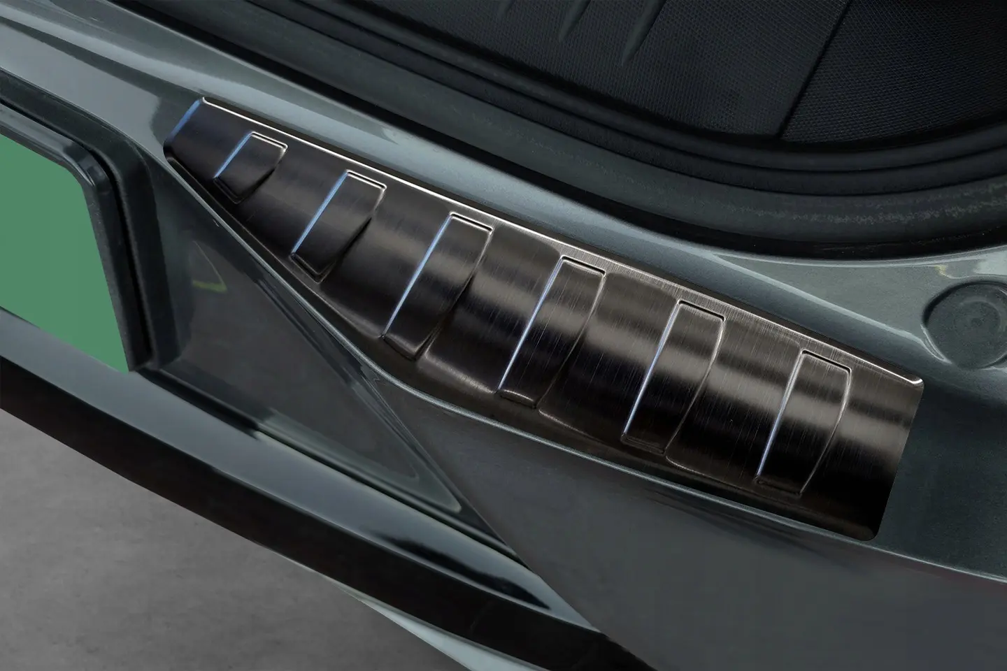 Bakfangerbeskytter Ford Mustang Mach-E 2020 -> │ Black Edition – bilde 4