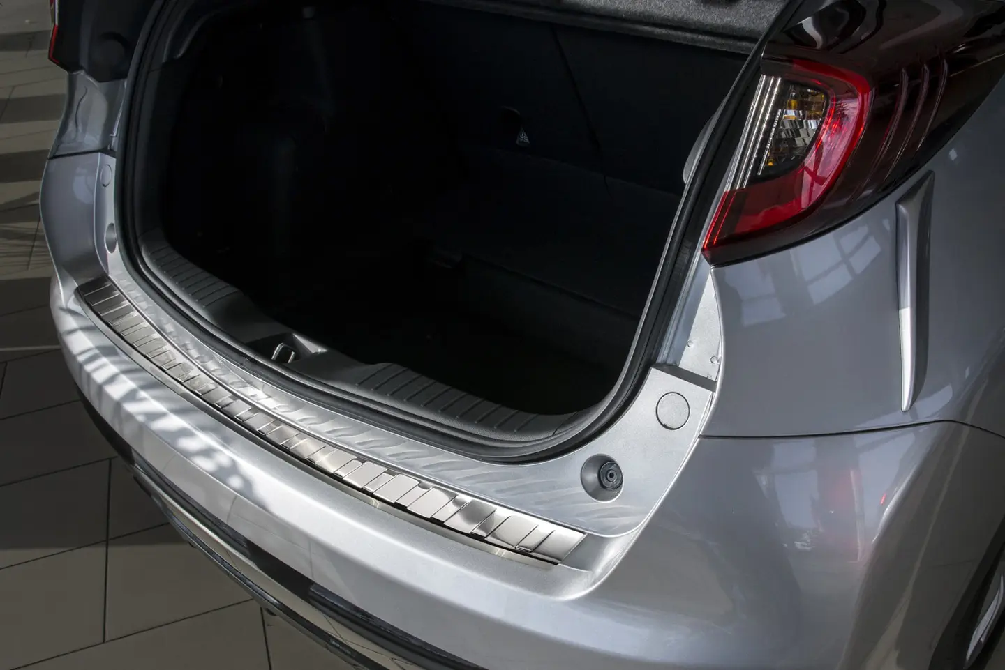 Bakfangerbeskytter Honda Civic IX hatchback  (facelift) 2015-2016