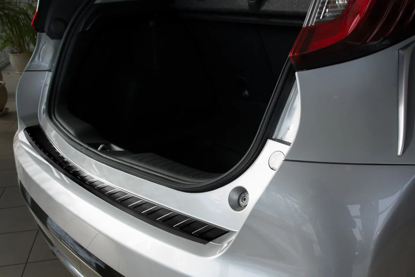 Bakfangerbeskytter Honda Civic IX hatchback  (facelift) 2015-2016
