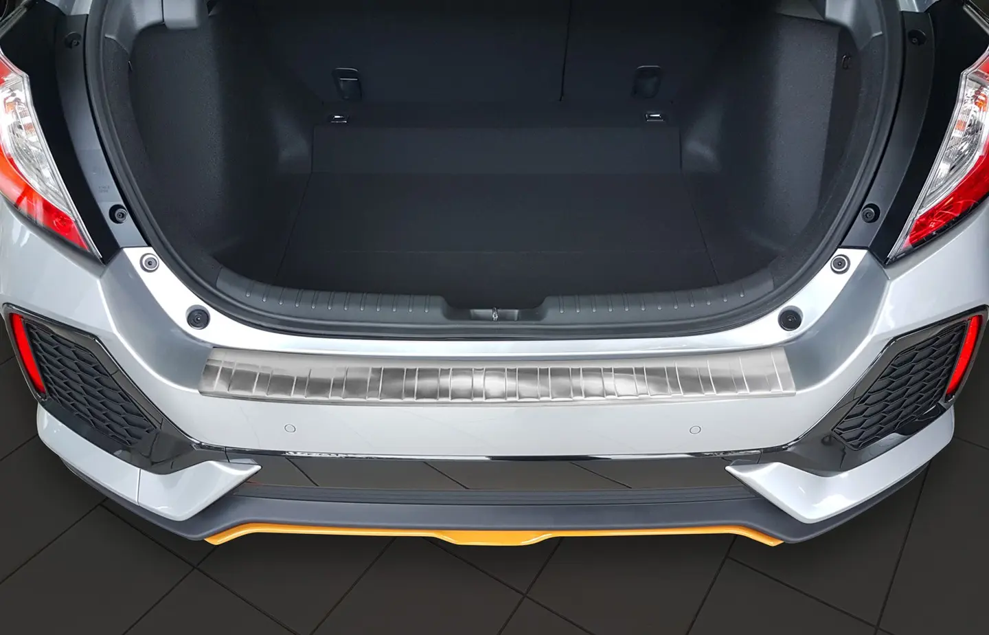 Bakfangerbeskytter Honda Civic X Hatchback 2016-> – bilde 2