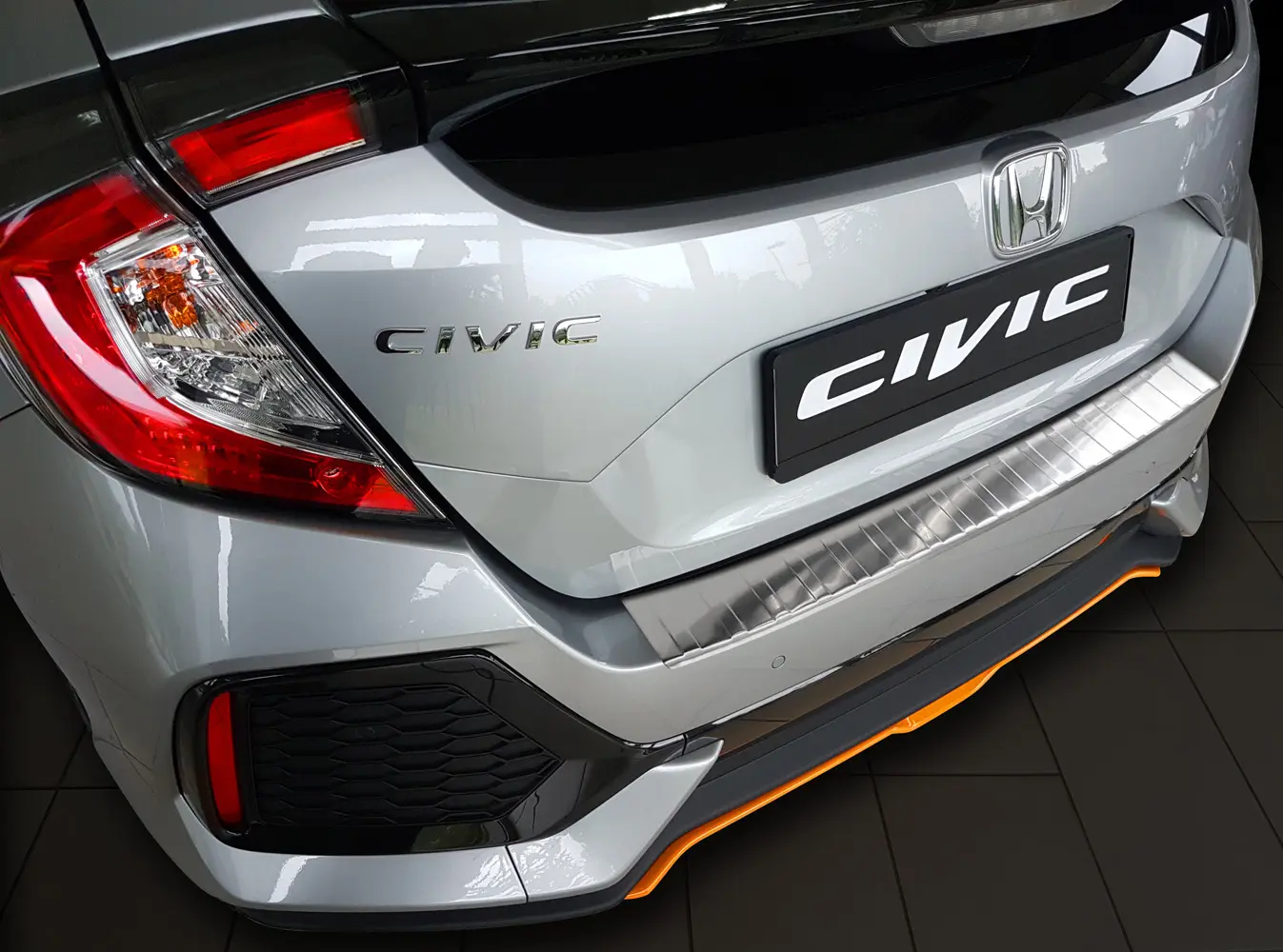 Bakfangerbeskytter Honda Civic X Hatchback 2016-> – bilde 3